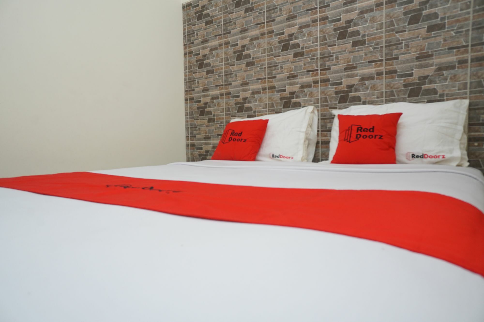 Reddoorz Plus @ Ciumbuleuit Area Bandung Exteriör bild