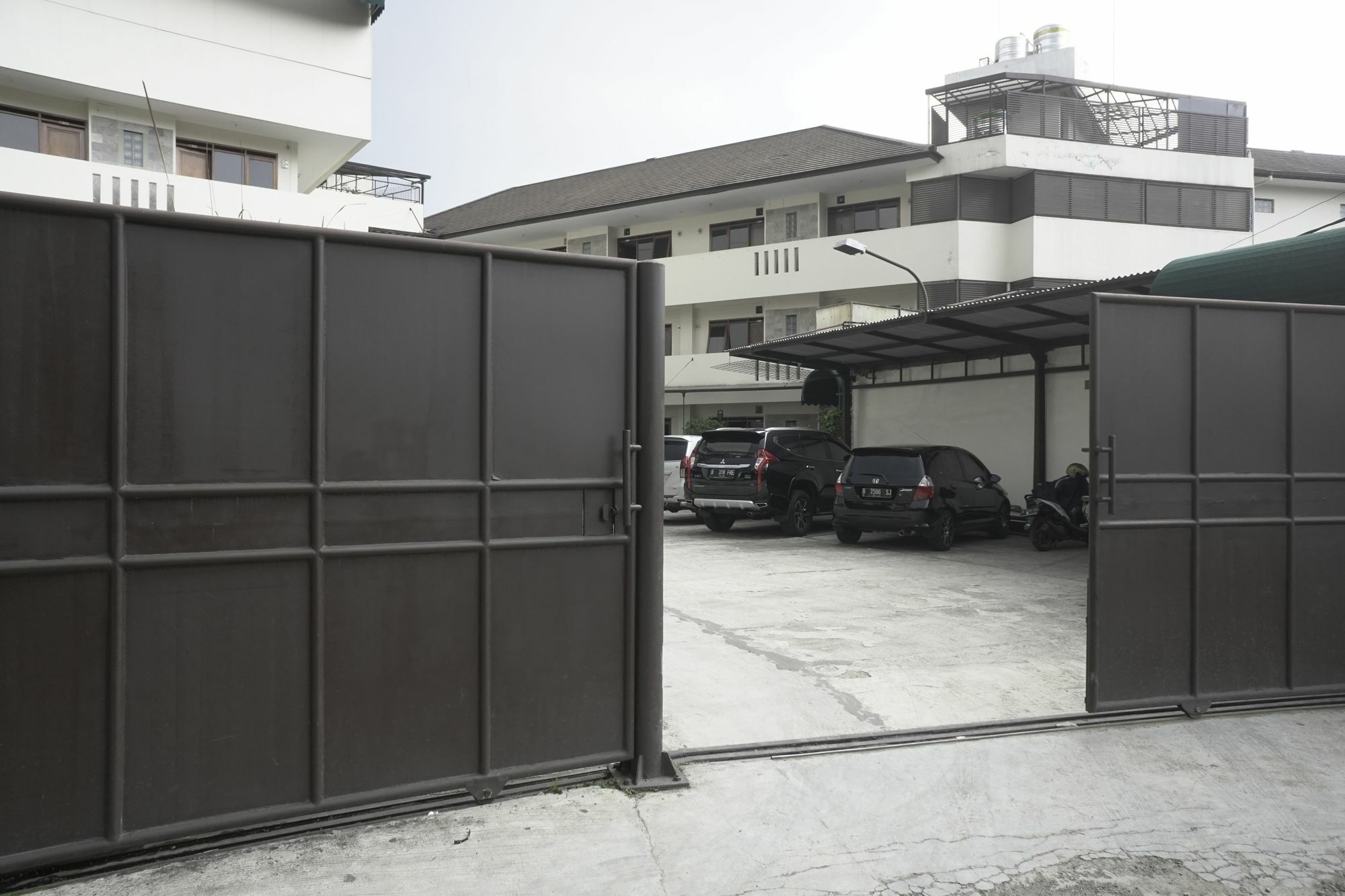 Reddoorz Plus @ Ciumbuleuit Area Bandung Exteriör bild