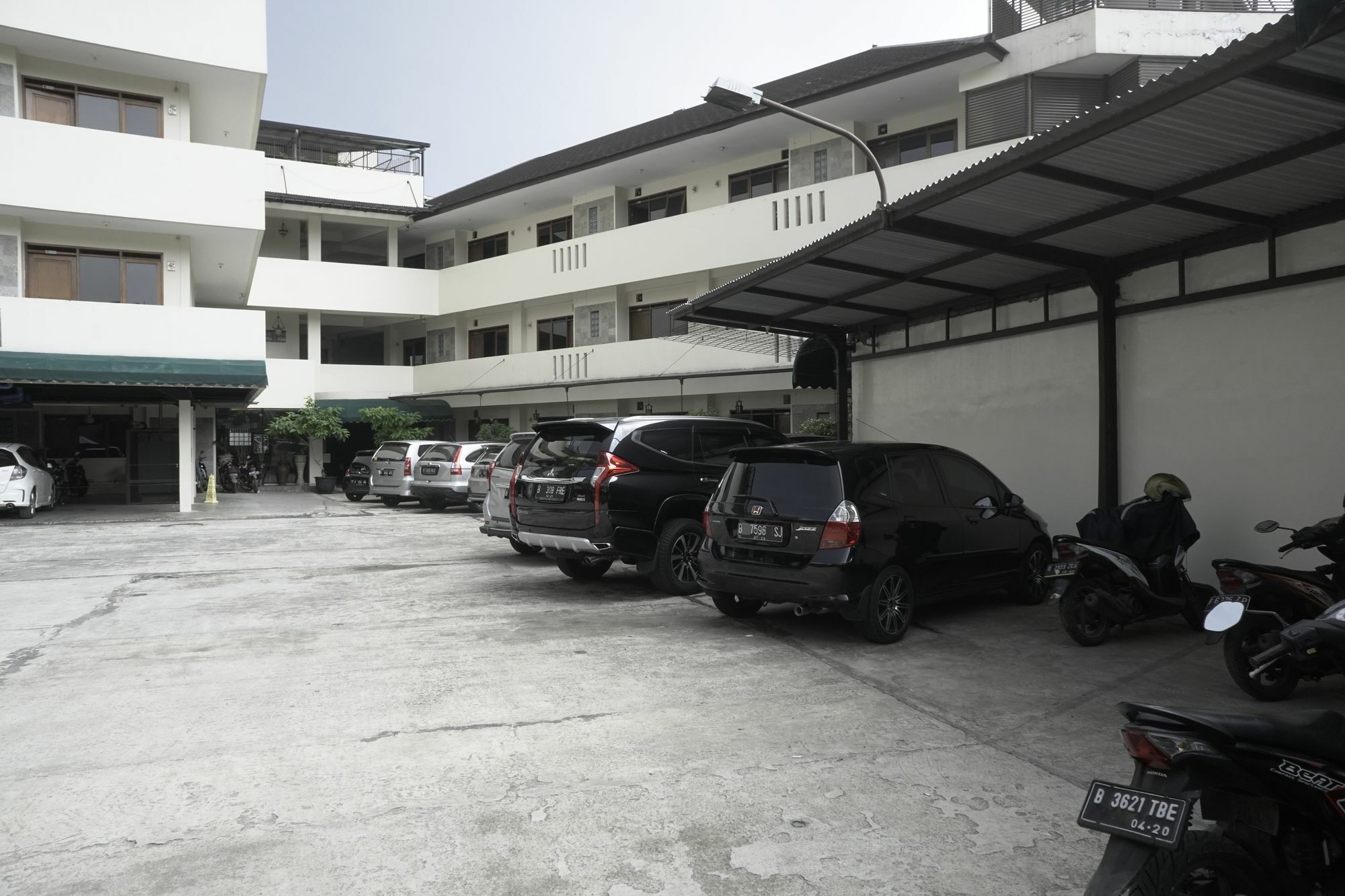 Reddoorz Plus @ Ciumbuleuit Area Bandung Exteriör bild